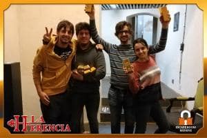 equipo- sudaderaAmarilla -escape-room-Badajoz-LaHerencia - copia